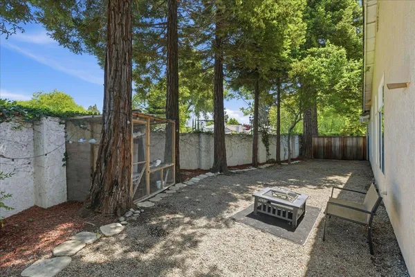 a view of a outdoor space with green space