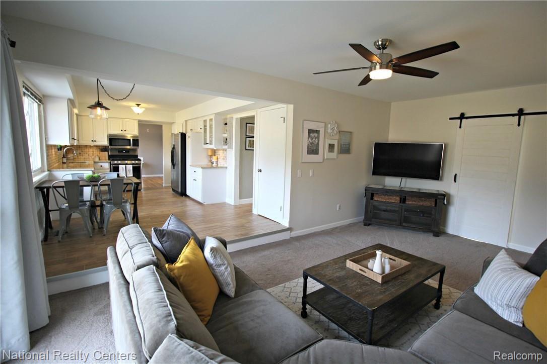 1875 Mackwood Road Rochester, MI 48307 - Photo 10 of 37 IMG_5498.jpg