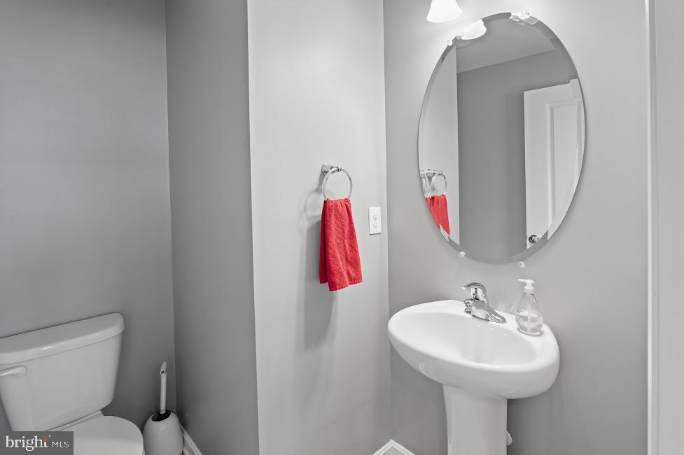 705 Beechwood Drive Deptford, NJ 08096 - Photo 19 of 39 a bathroom with a sink mirror and toilet