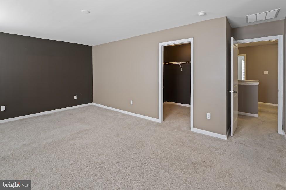 705 Beechwood Drive Deptford, NJ 08096 - Photo 22 of 39 an empty room with closet and a bathroom