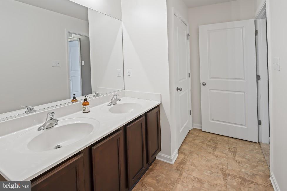 705 Beechwood Drive Deptford, NJ 08096 - Photo 29 of 39 a bathroom with a sink and a mirror