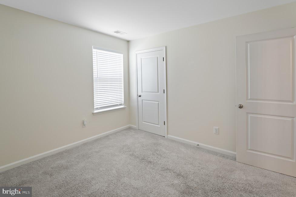 705 Beechwood Drive Deptford, NJ 08096 - Photo 32 of 39 an empty room with windows