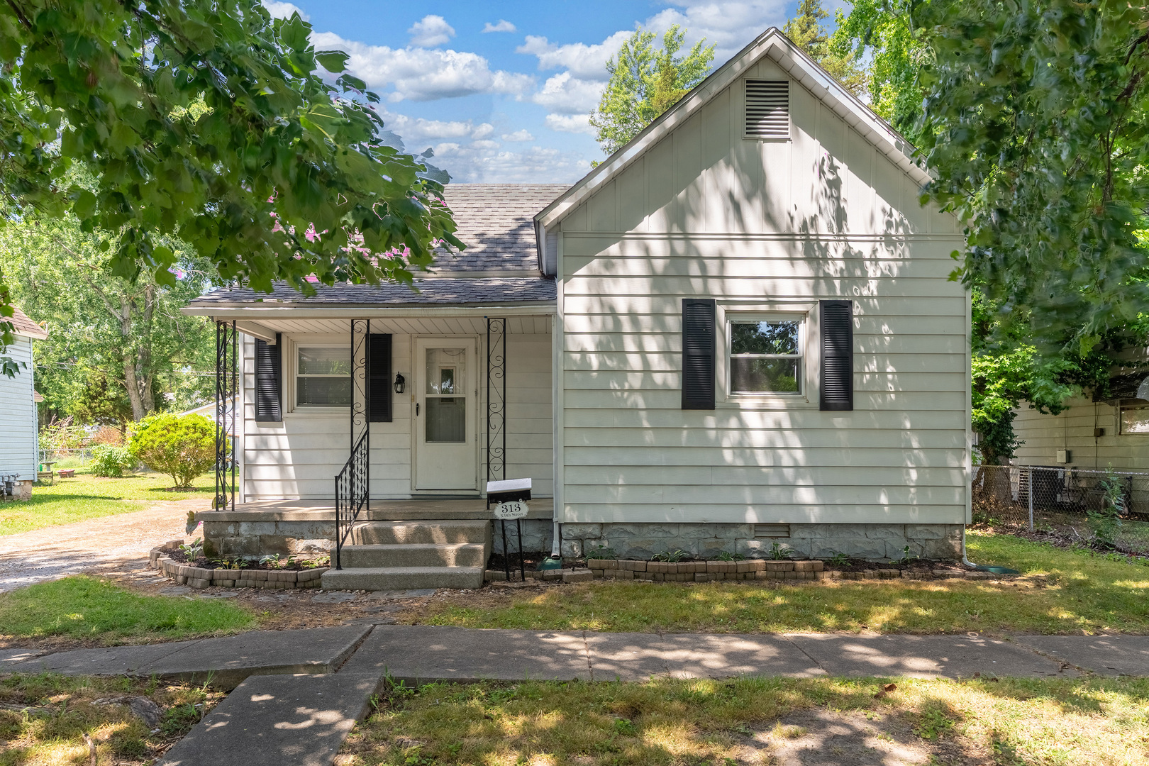 313 North 9th Street Herrin, IL 62948 - Photo 1 of 28