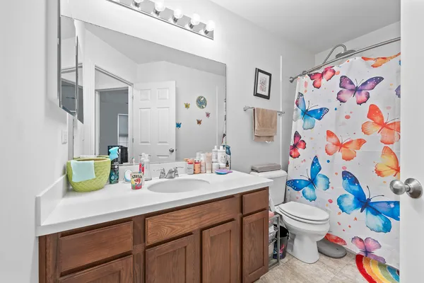 $345,000 | 574 Cannonball Drive, Grayslake, IL 60030