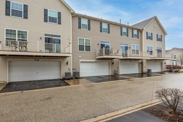 $345,000 | 574 Cannonball Drive, Grayslake, IL 60030