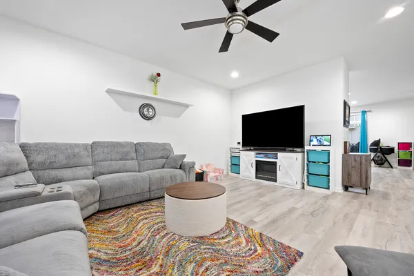 $345,000 | 574 Cannonball Drive, Grayslake, IL 60030