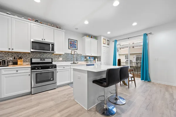 $345,000 | 574 Cannonball Drive, Grayslake, IL 60030