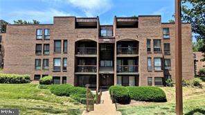 11232 Chestnut Grove Square, Unit 135 Reston, VA 20190 - Photo 2 of 9