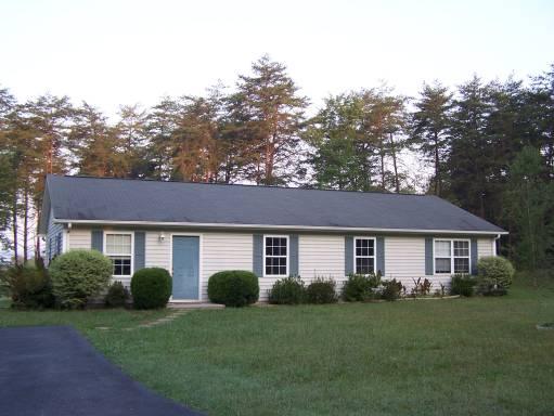 a view of a yard in front of a house
