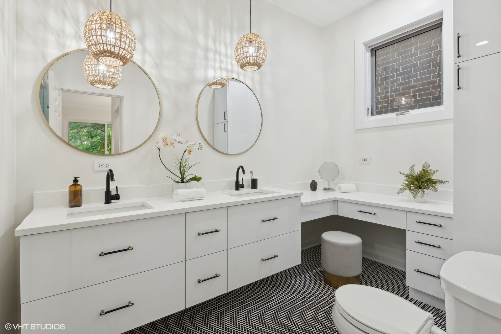 1834 West Rice Street, Unit A Chicago, IL 60622 - Photo 15 of 39 a bathroom with a toilet a sink and a mirror