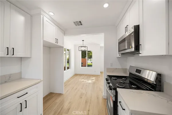 $1,040,000 | 6714 Jellico Avenue, Lake Balboa, CA 91406