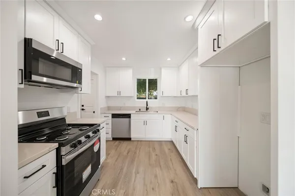 $1,040,000 | 6714 Jellico Avenue, Lake Balboa, CA 91406