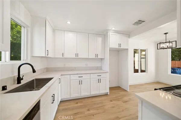 $1,040,000 | 6714 Jellico Avenue, Lake Balboa, CA 91406