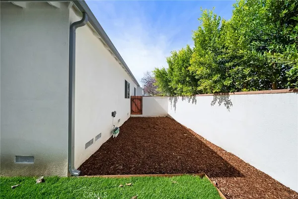 $1,040,000 | 6714 Jellico Avenue, Lake Balboa, CA 91406