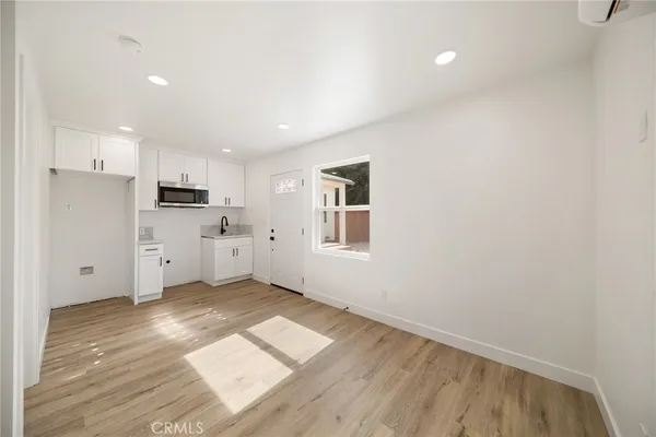 $1,040,000 | 6714 Jellico Avenue, Lake Balboa, CA 91406