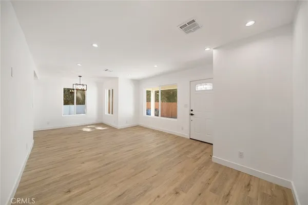 $1,040,000 | 6714 Jellico Avenue, Lake Balboa, CA 91406