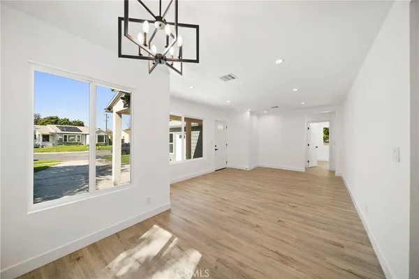 $1,040,000 | 6714 Jellico Avenue, Lake Balboa, CA 91406