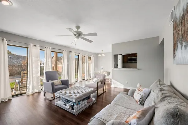 $198,000 | 1031 Signal Ridge Place, Unit 1031, Rockwall, TX 75032