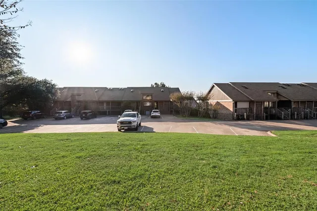 $205,000 | 1031 Signal Ridge Place, Unit 1031, Rockwall, TX 75032
