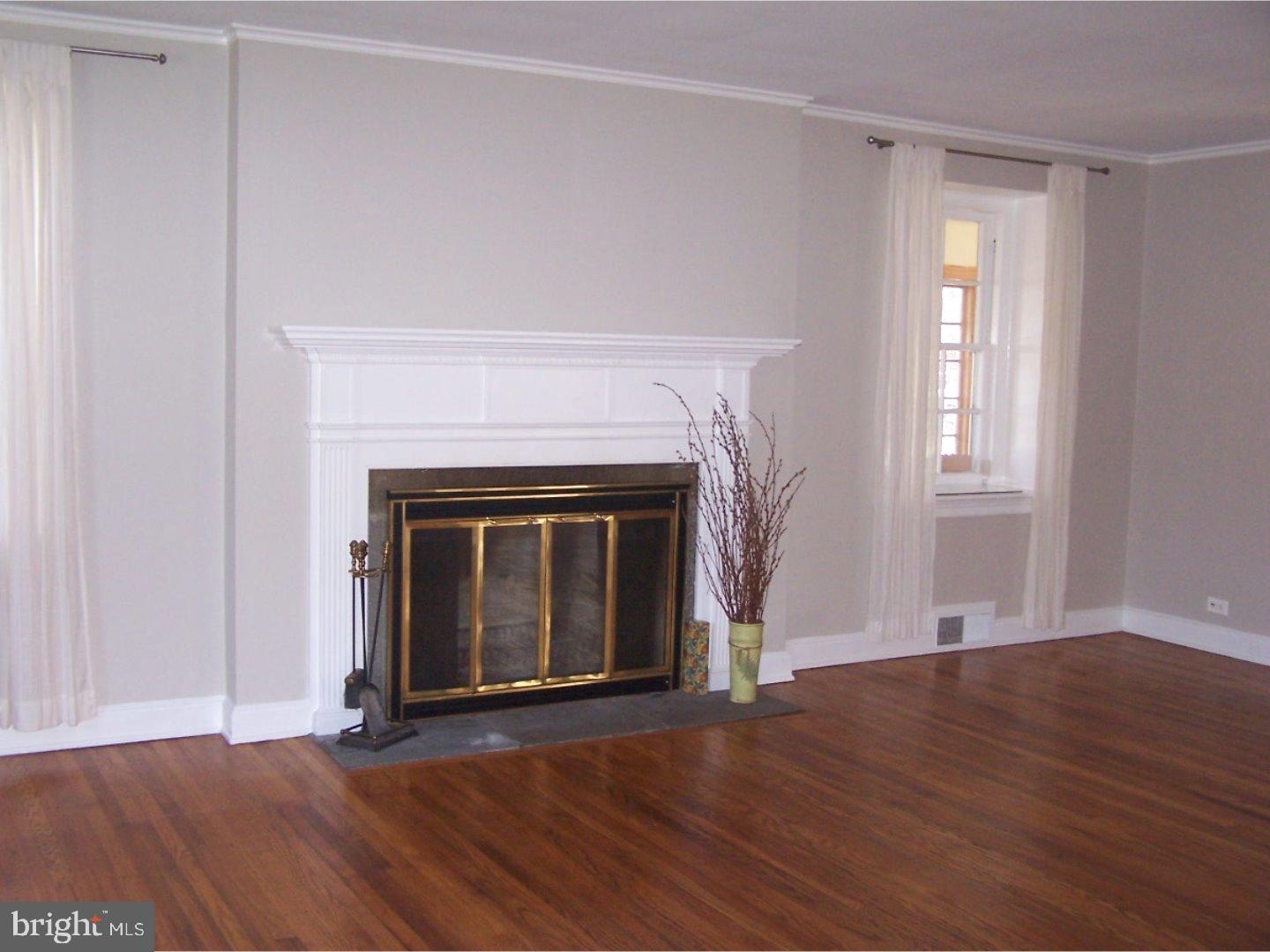 1420 Firethorne Lane Glenside, PA 19038 - Photo 4 of 25 Living Room