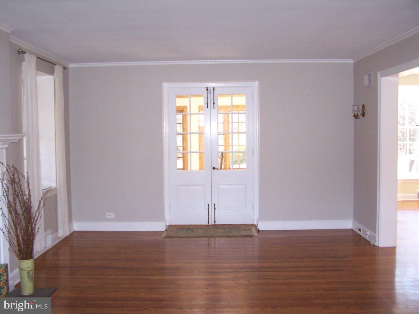 1420 Firethorne Lane Glenside, PA 19038 - Photo 5 of 25 Living Room