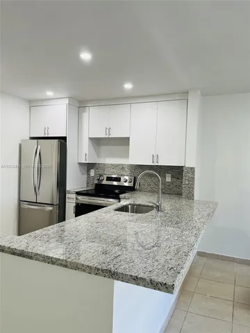 $2,200 | 7820 Camino Real, Unit J318, Miami, FL 33143