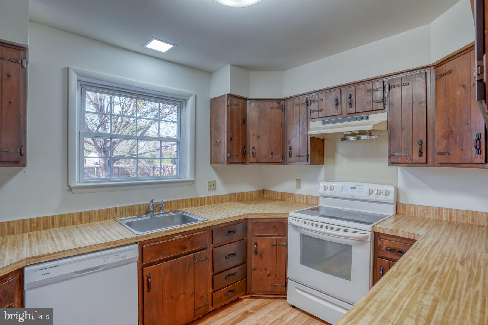 39 Duchess Circle Dover, DE 19901 - Photo 18 of 48 a kitchen with a sink stove and cabinets