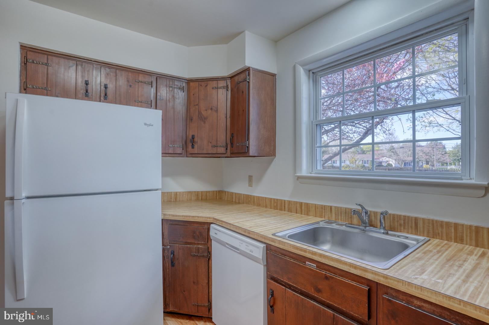39 Duchess Circle Dover, DE 19901 - Photo 19 of 48 a white refrigerator freezer sitting inside of a kitchen