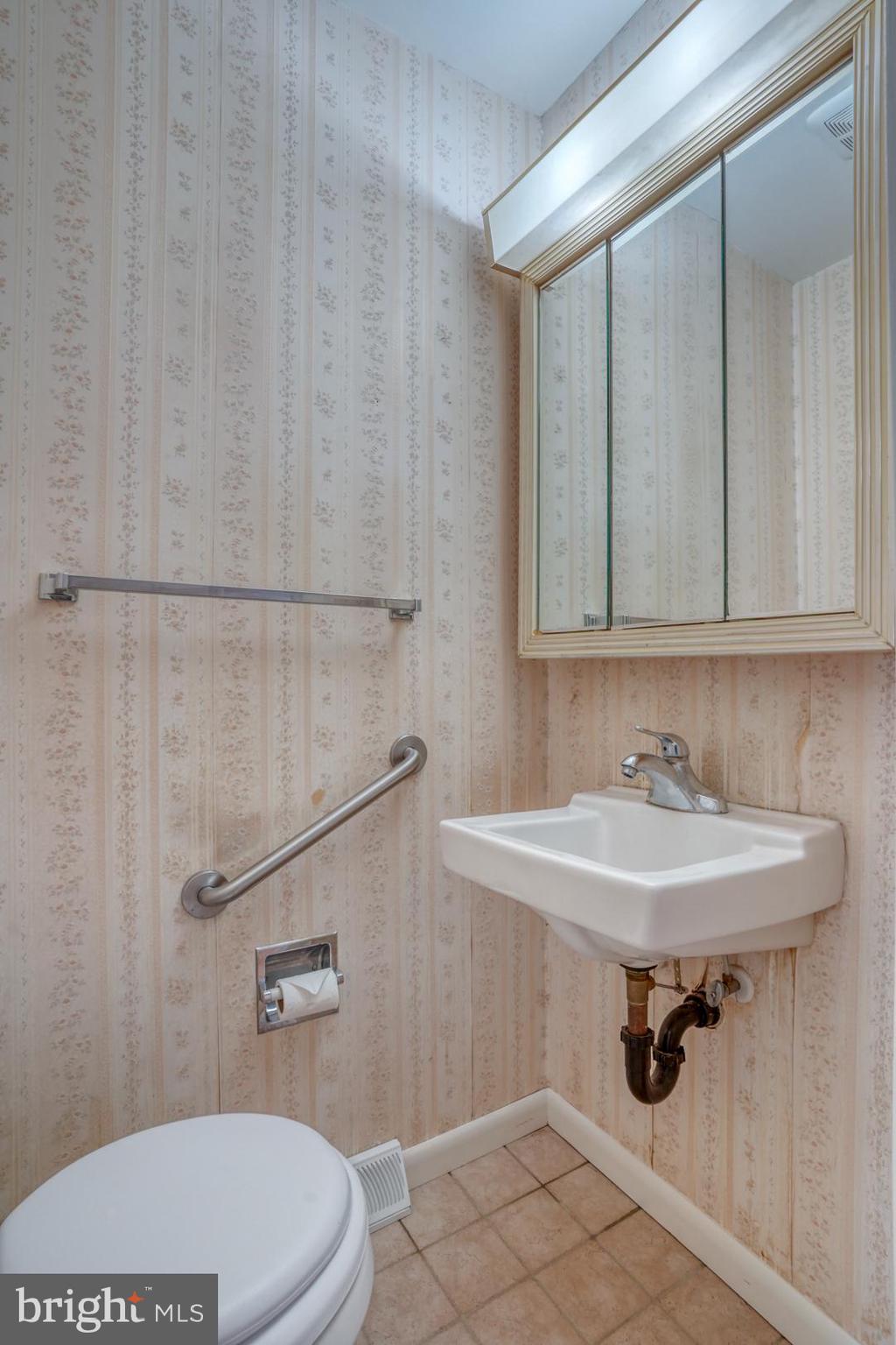 39 Duchess Circle Dover, DE 19901 - Photo 30 of 48 a bathroom with a sink a toilet and mirror