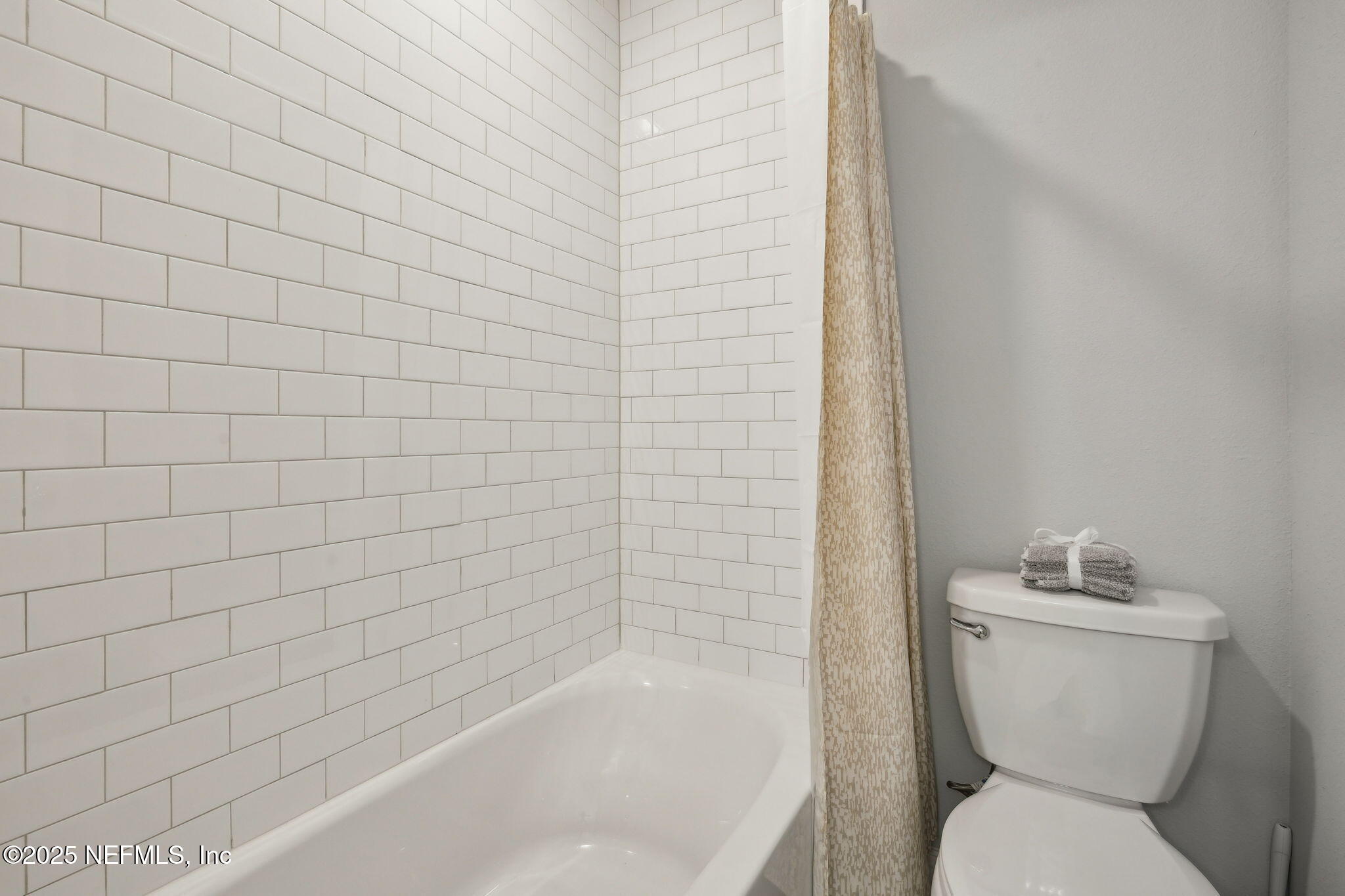 228 Killarney Avenue St. Johns, FL 32259 - Photo 30 of 64 a bathroom with a toilet and bathtub