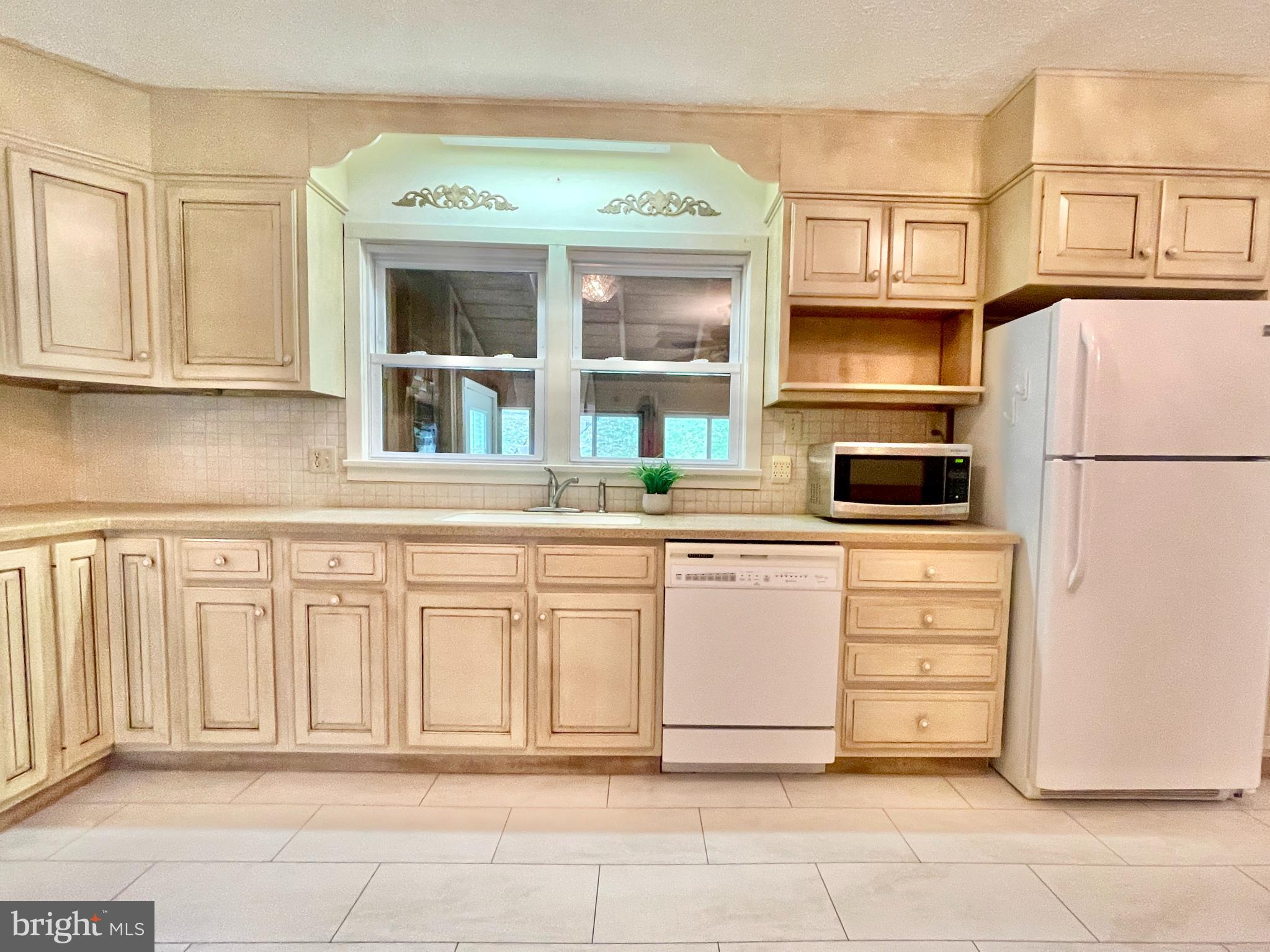 11010 Cash Valley Road Northwest Cumberland, MD 21502 - Photo 21 of 88 Lots of cabinets