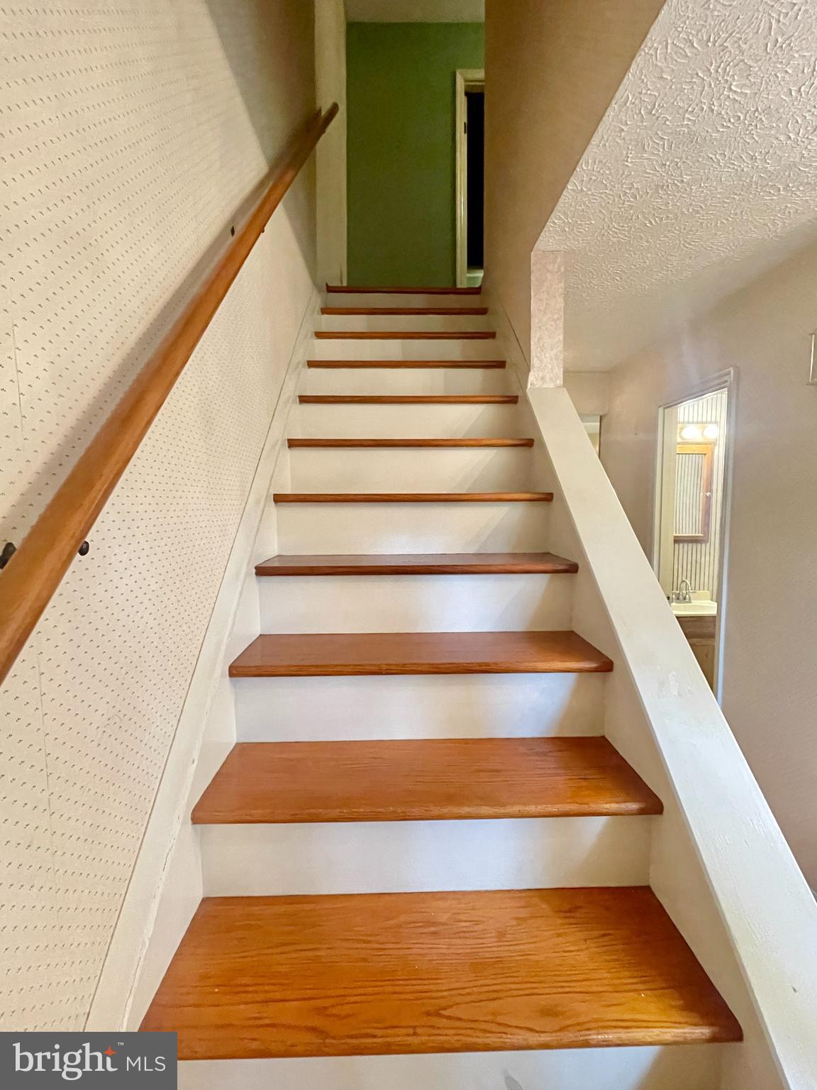 11010 Cash Valley Road Northwest Cumberland, MD 21502 - Photo 31 of 88 Stairway to upper level