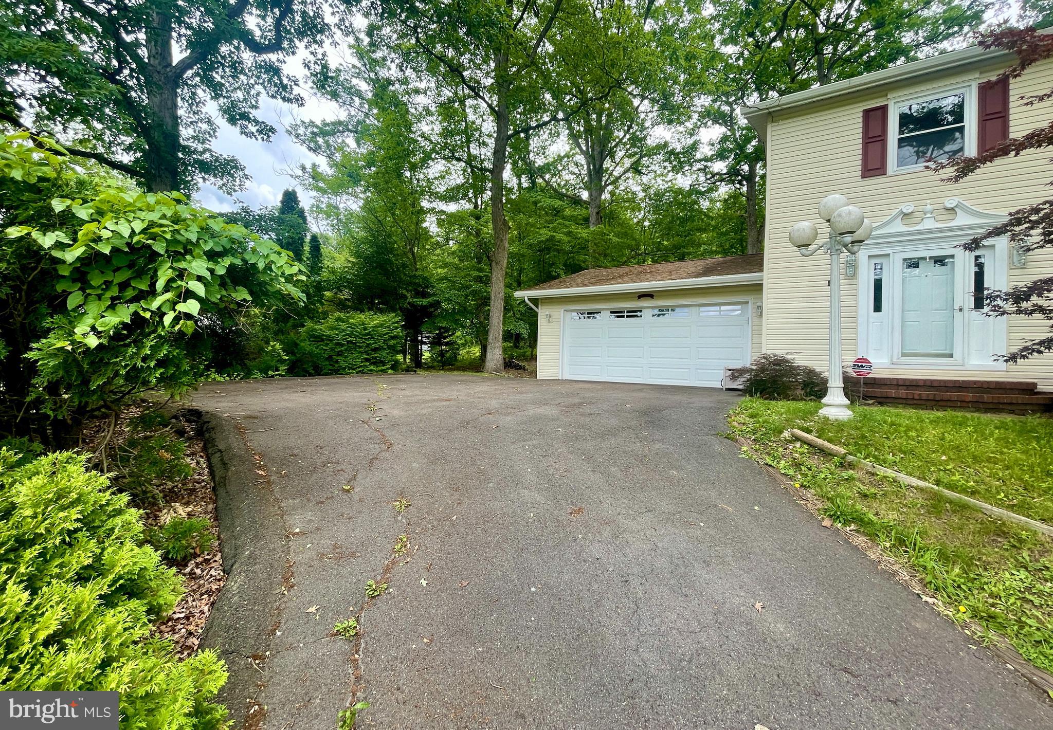 11010 Cash Valley Road Northwest Cumberland, MD 21502 - Photo 7 of 88 Paved driveway