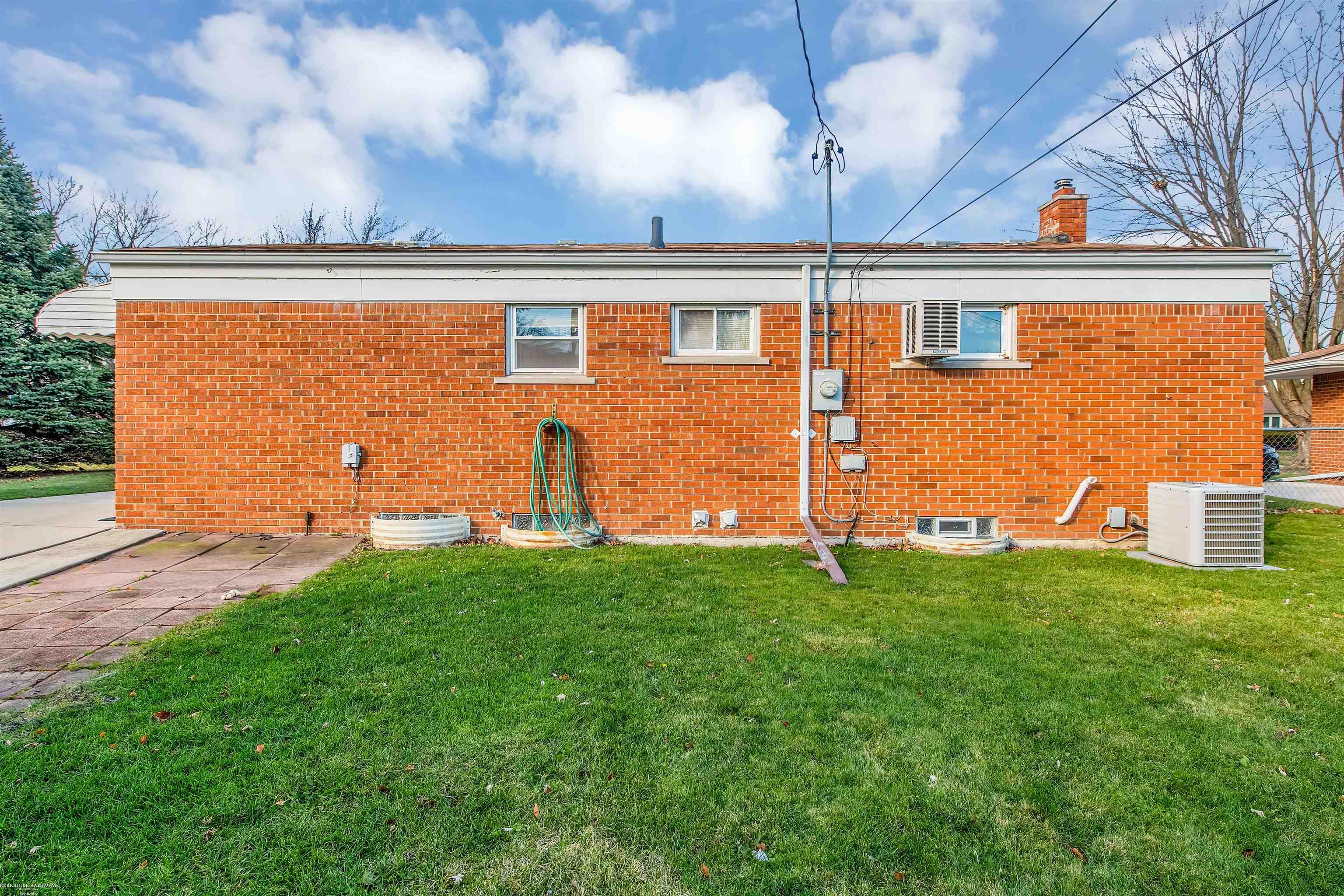 16820 May Eastpointe, MI 48021 - Photo 23 of 26 50128969-c1d186c7-8e5d-428c-b9a6-c7dc3a5b3e5f.JPG
