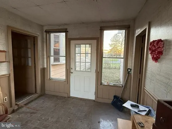 a view of a garage