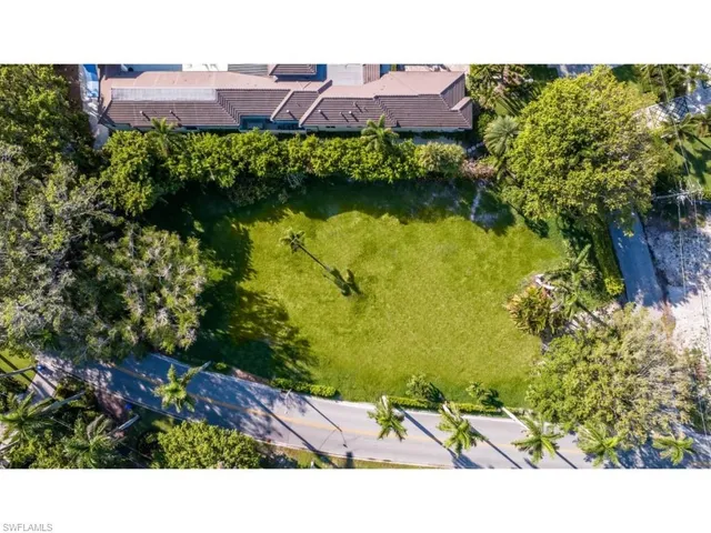 $6,975,000 | 2433 Lantern Lane, Naples, FL 34102