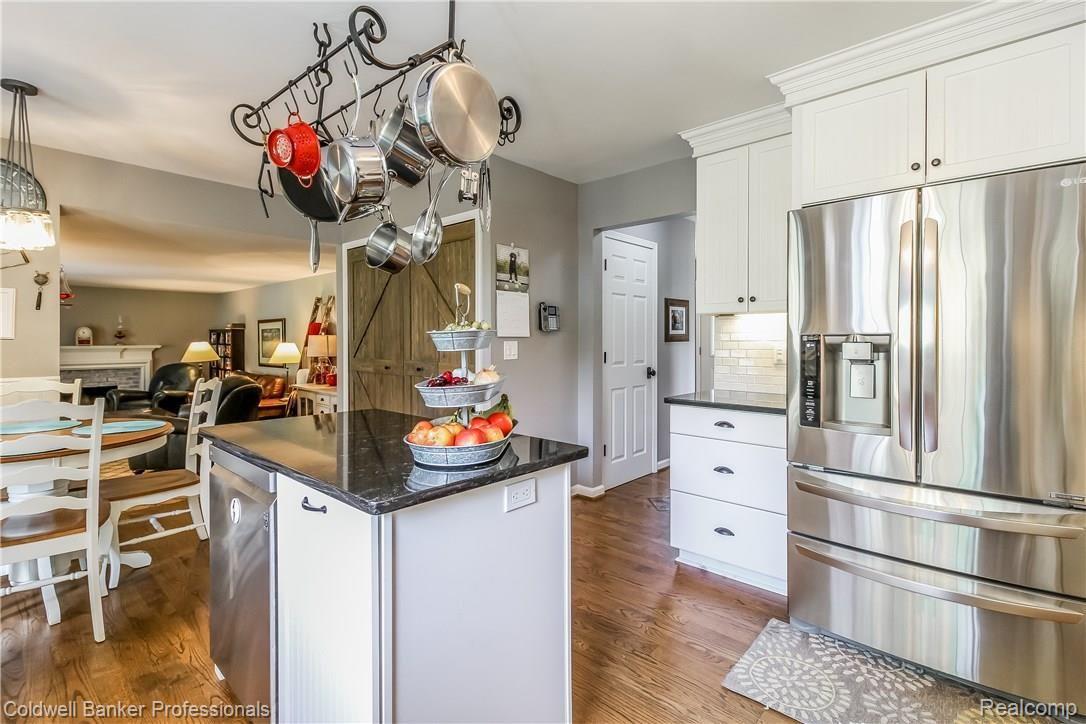 1141 Hathaway Rising Rochester, MI 48306 - Photo 16 of 50 016-Kitchen-5947763-large.jpg