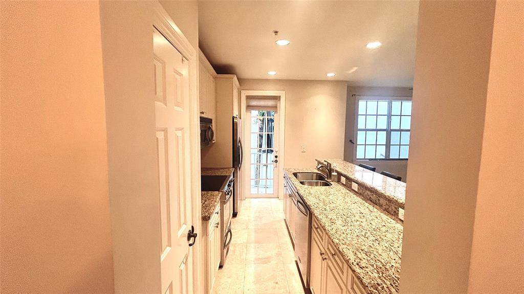 2720 Northeast 9th Avenue Wilton Manors, FL 33334 - Photo 4 of 24