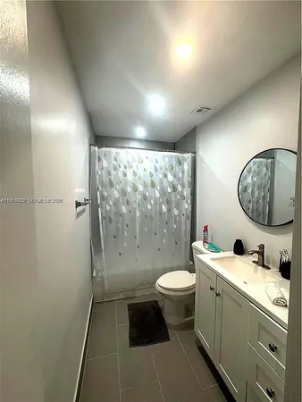 $2,900 | 5482 Lakewood Circle South, Unit B, Margate, FL 33063