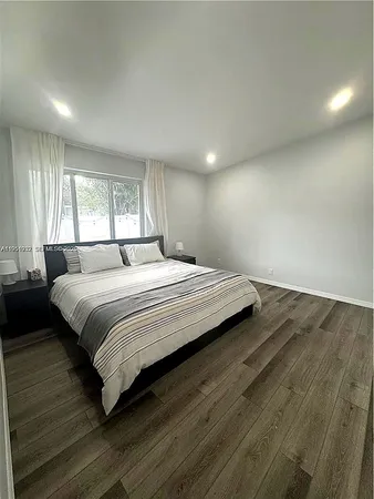 $2,900 | 5482 Lakewood Circle South, Unit B, Margate, FL 33063