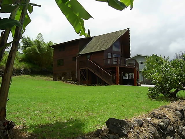 4615 Lower Kula Road Kula, HI 96790 - Photo 2 of 20 a backyard of a house with lots of green space