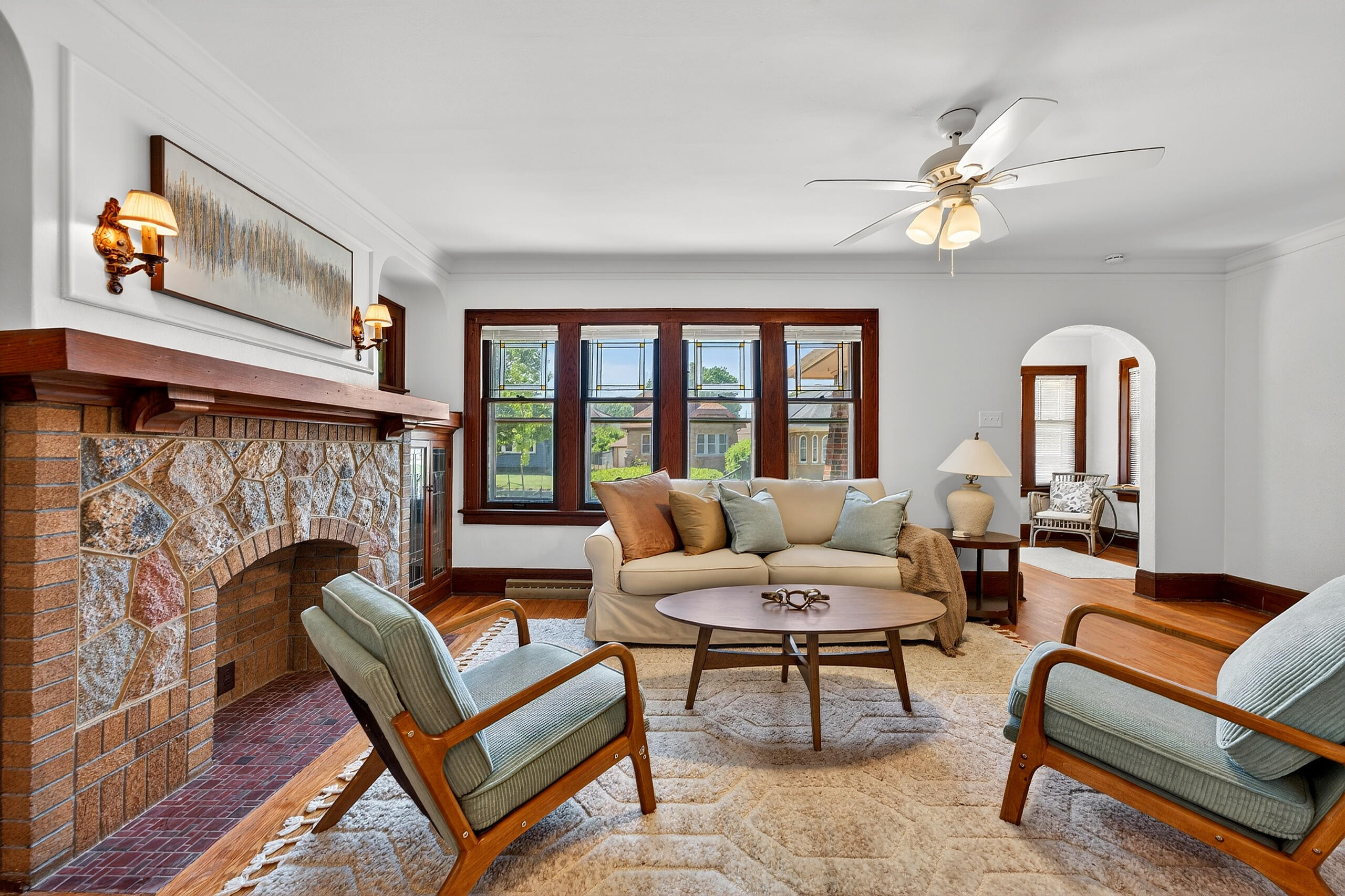 3056 North 55th Street Milwaukee, WI 53210 - Photo 3 of 26 Living Room