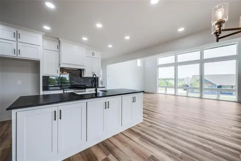 $530,500 | 614 Twin Hills Road, Lake Bridgeport, TX 76426