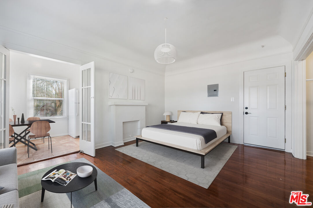 1044 North Bonnie Brae Street, Unit 202 Los Angeles, CA 90026 - Photo 4 of 6 a spacious bedroom with a bed and furniture