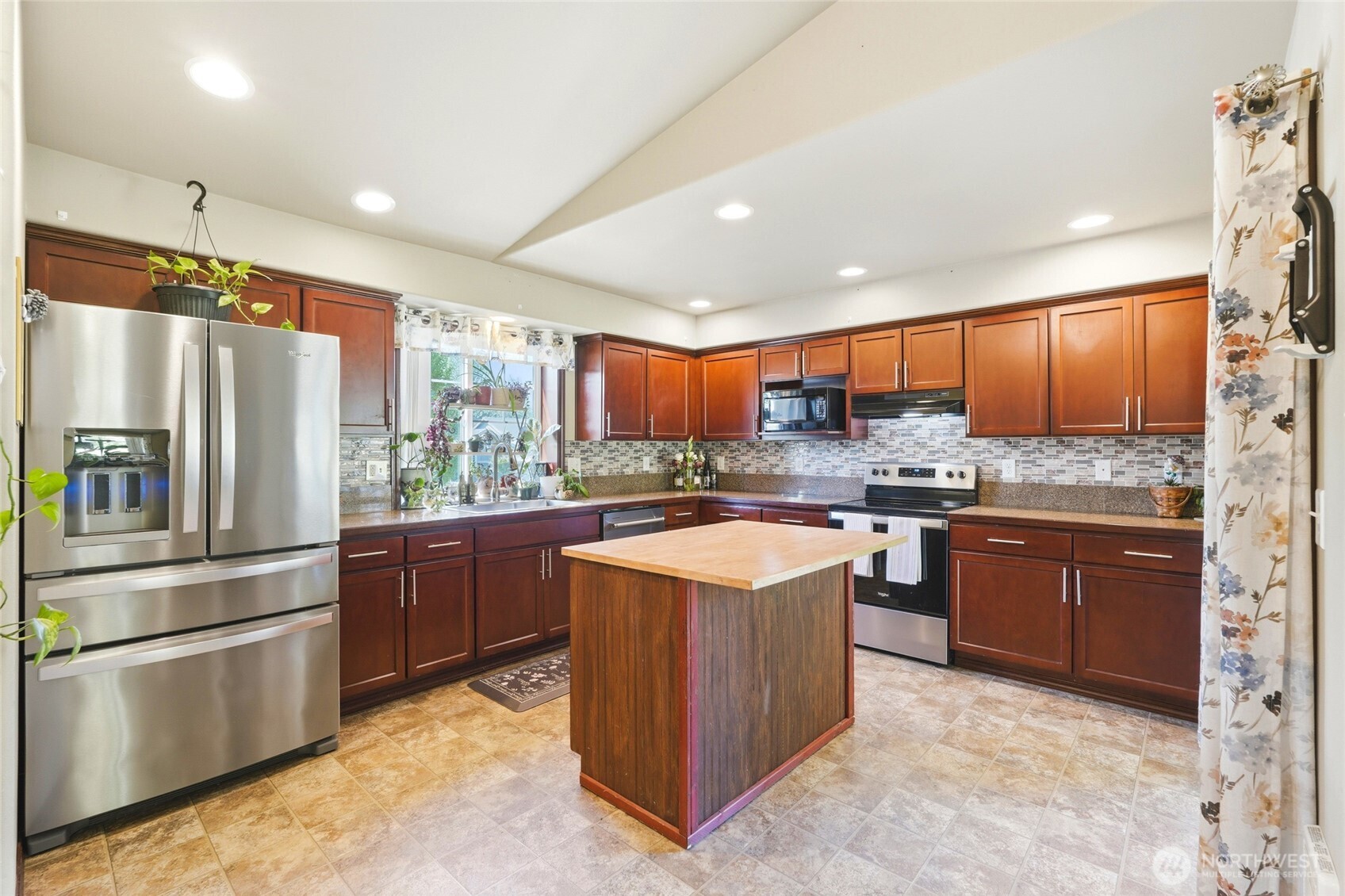 310 Jeff Street Mount Vernon, WA 98274 - Photo 16 of 35 a kitchen with stainless steel appliances granite countertop a refrigerator a sink a stove a washer and island