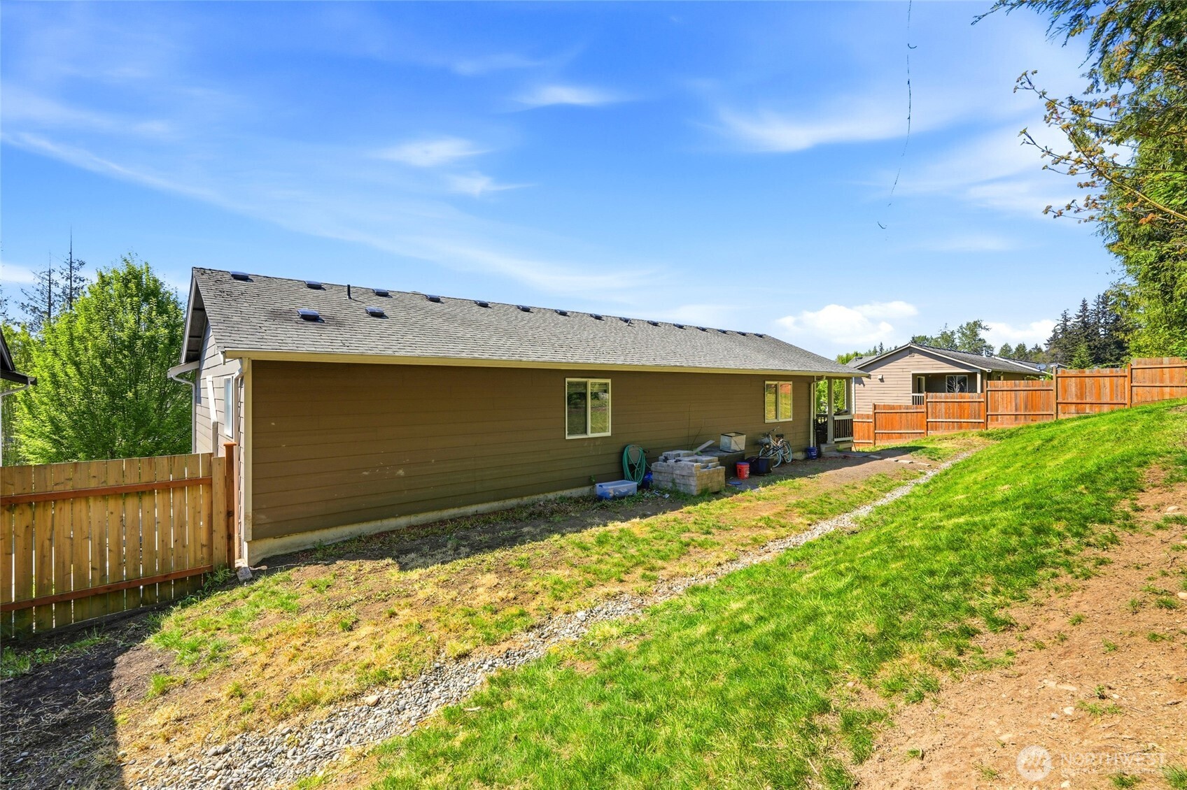 310 Jeff Street Mount Vernon, WA 98274 - Photo 28 of 35 a front view of a house with a yard