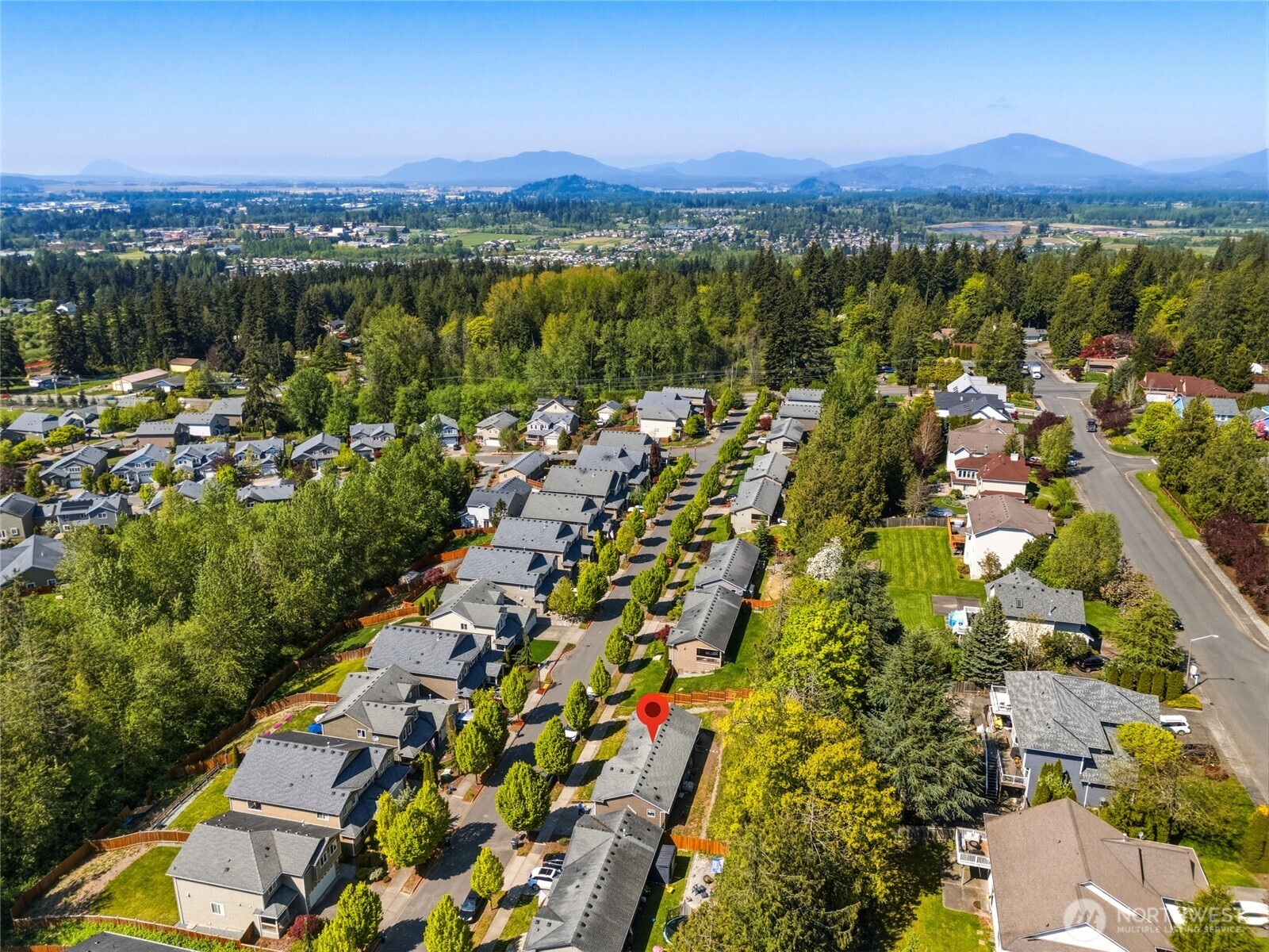 310 Jeff Street Mount Vernon, WA 98274 - Photo 34 of 35 a view of a city with a mountain