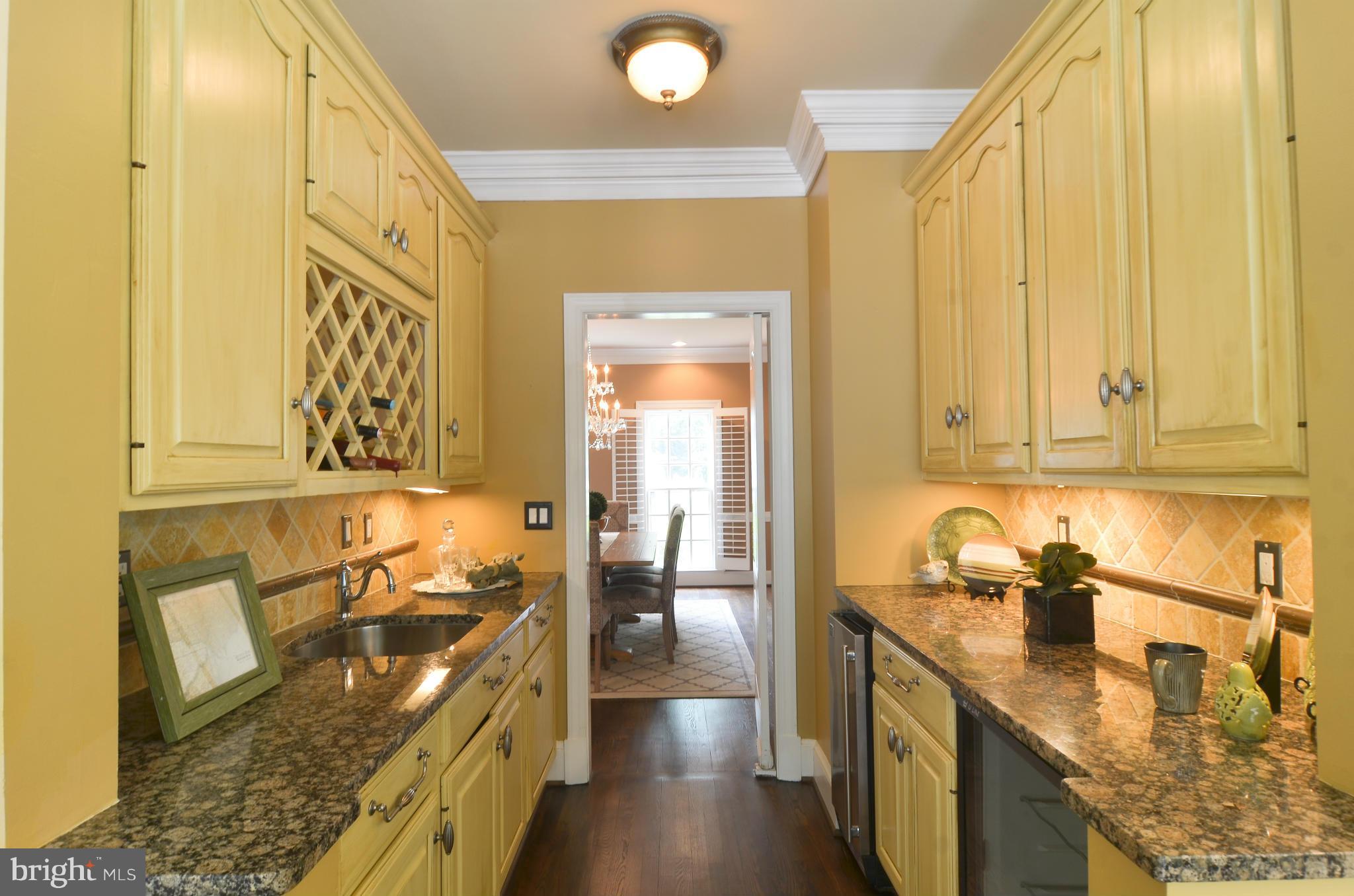 11250 Center Harbor Road Reston, VA 20194 - Photo 12 of 30 Butler's Pantry