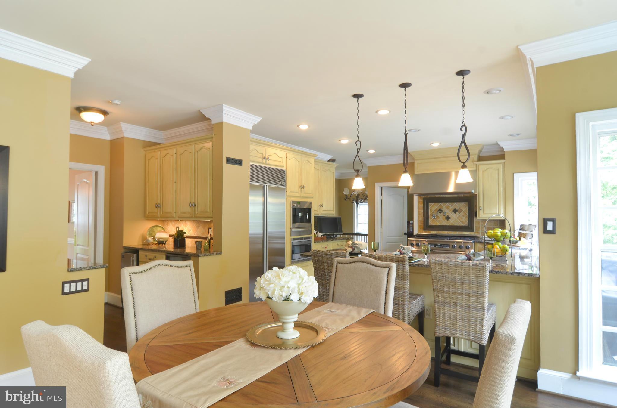 11250 Center Harbor Road Reston, VA 20194 - Photo 9 of 30 Kitchen seating area