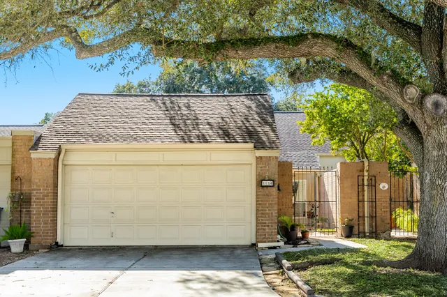 $2,600 | 1814 Veranda Drive, West Columbia, TX 77486